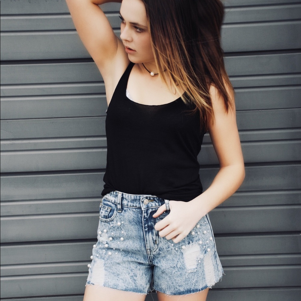 NWT Pearl Denim Shorts! S-L available! - Picture 2 of 3